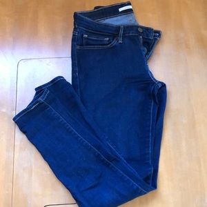 Dark blue Levi’s 711